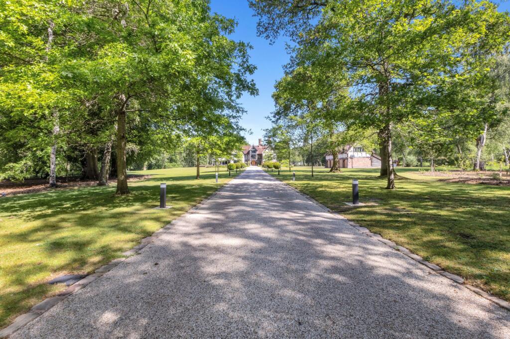 Grand driveway leads to Hanson Hall (Picture: Rightmove)